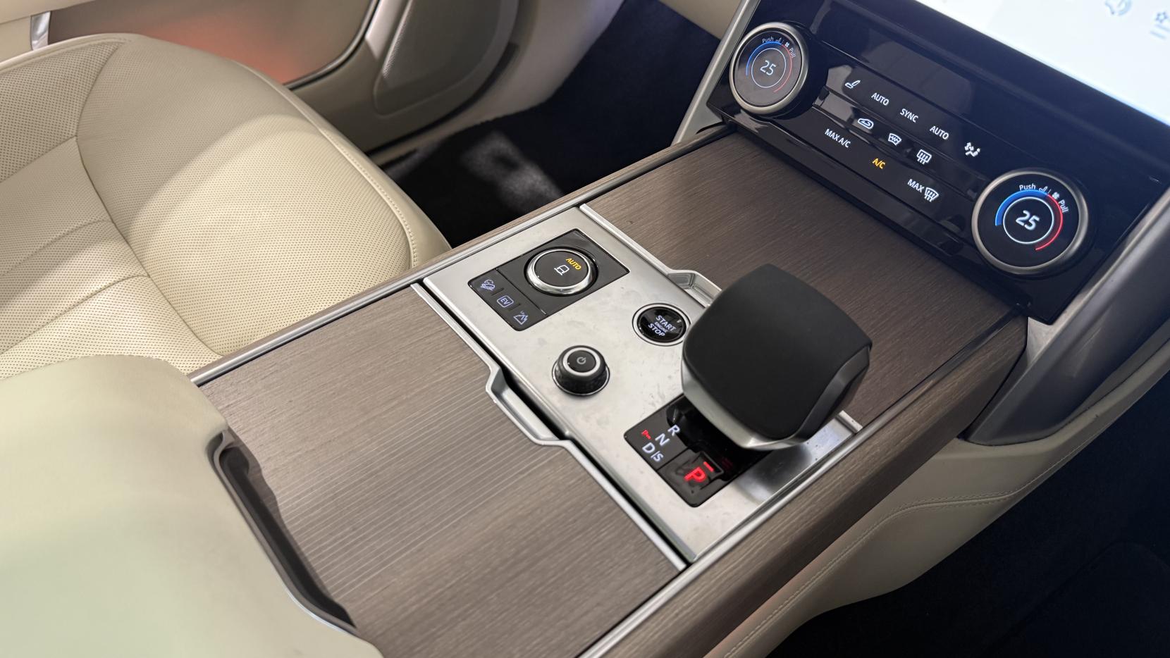 Land Rover Range Rover 3.0 P440e 38.2kWh First Edition SUV 5dr Petrol Plug-in Hybrid Auto 4WD Euro 6 (s/s) (LWB) (440 ps)