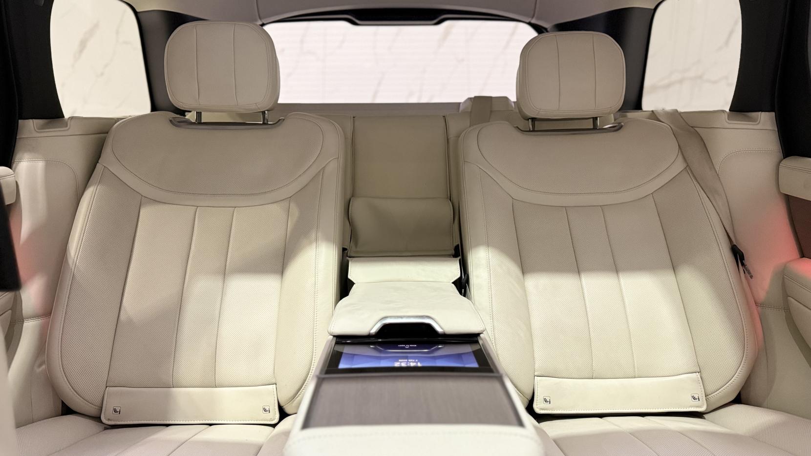 Land Rover Range Rover 3.0 P440e 38.2kWh First Edition SUV 5dr Petrol Plug-in Hybrid Auto 4WD Euro 6 (s/s) (LWB) (440 ps)