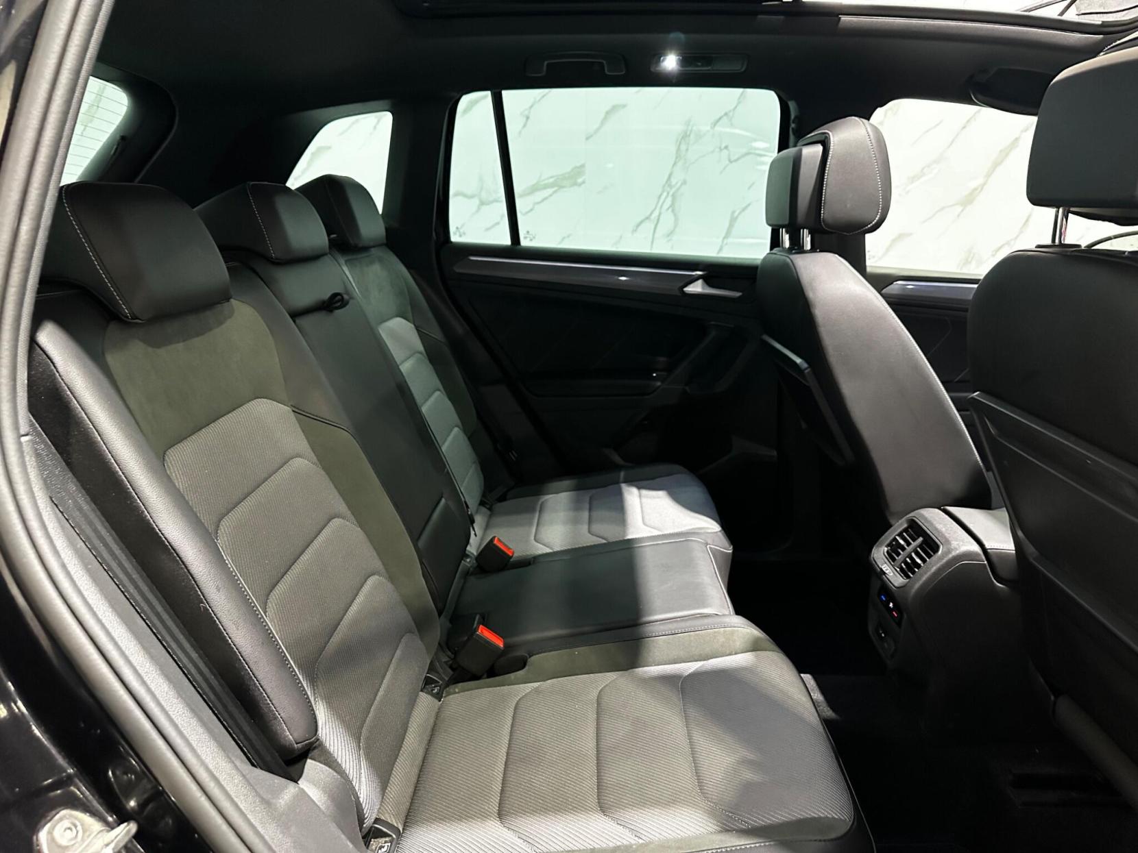 Volkswagen Tiguan 1.5 TSI EVO R-Line Tech DSG Euro 6 (s/s) 5dr