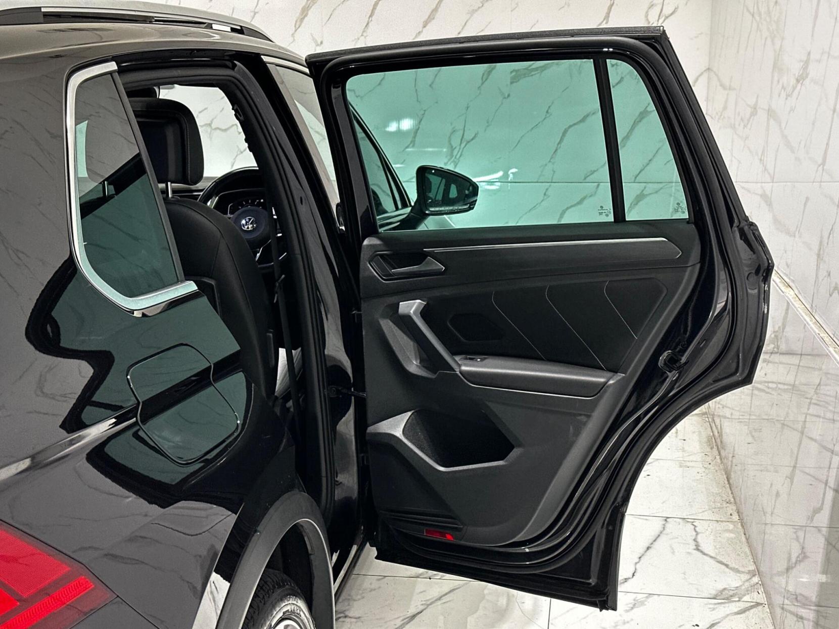 Volkswagen Tiguan 1.5 TSI EVO R-Line Tech DSG Euro 6 (s/s) 5dr
