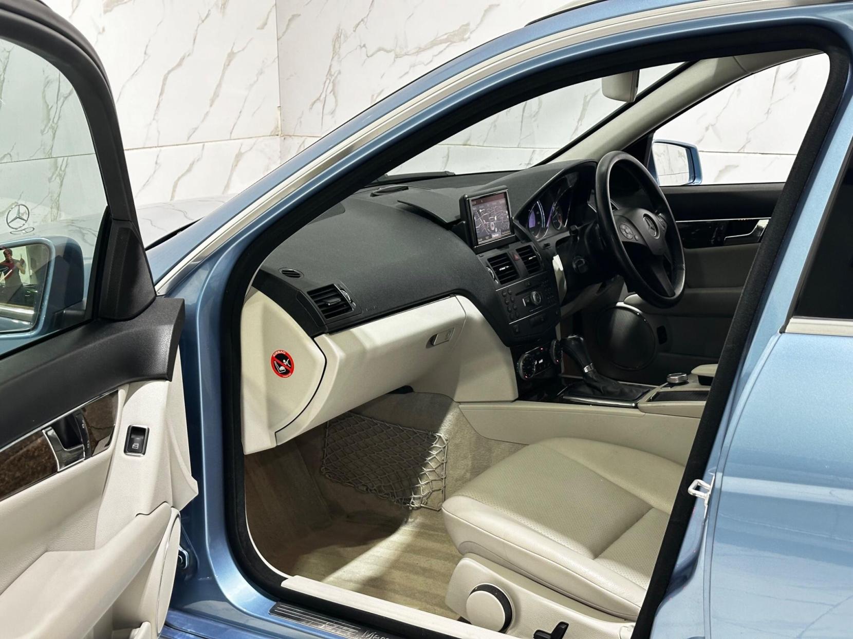 Mercedes-Benz C Class 3.5 C350 V6 Elegance G-Tronic Euro 5 5dr