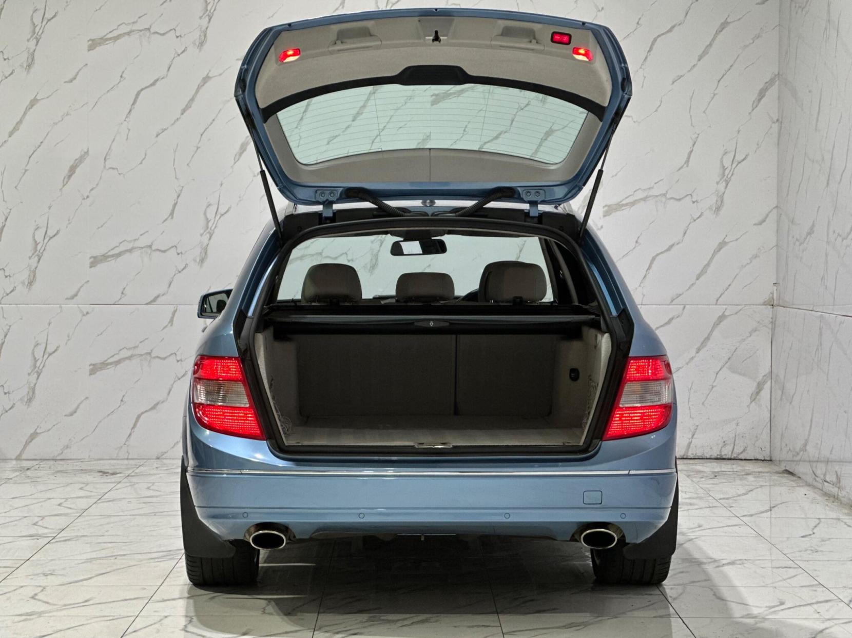 Mercedes-Benz C Class 3.5 C350 V6 Elegance G-Tronic Euro 5 5dr