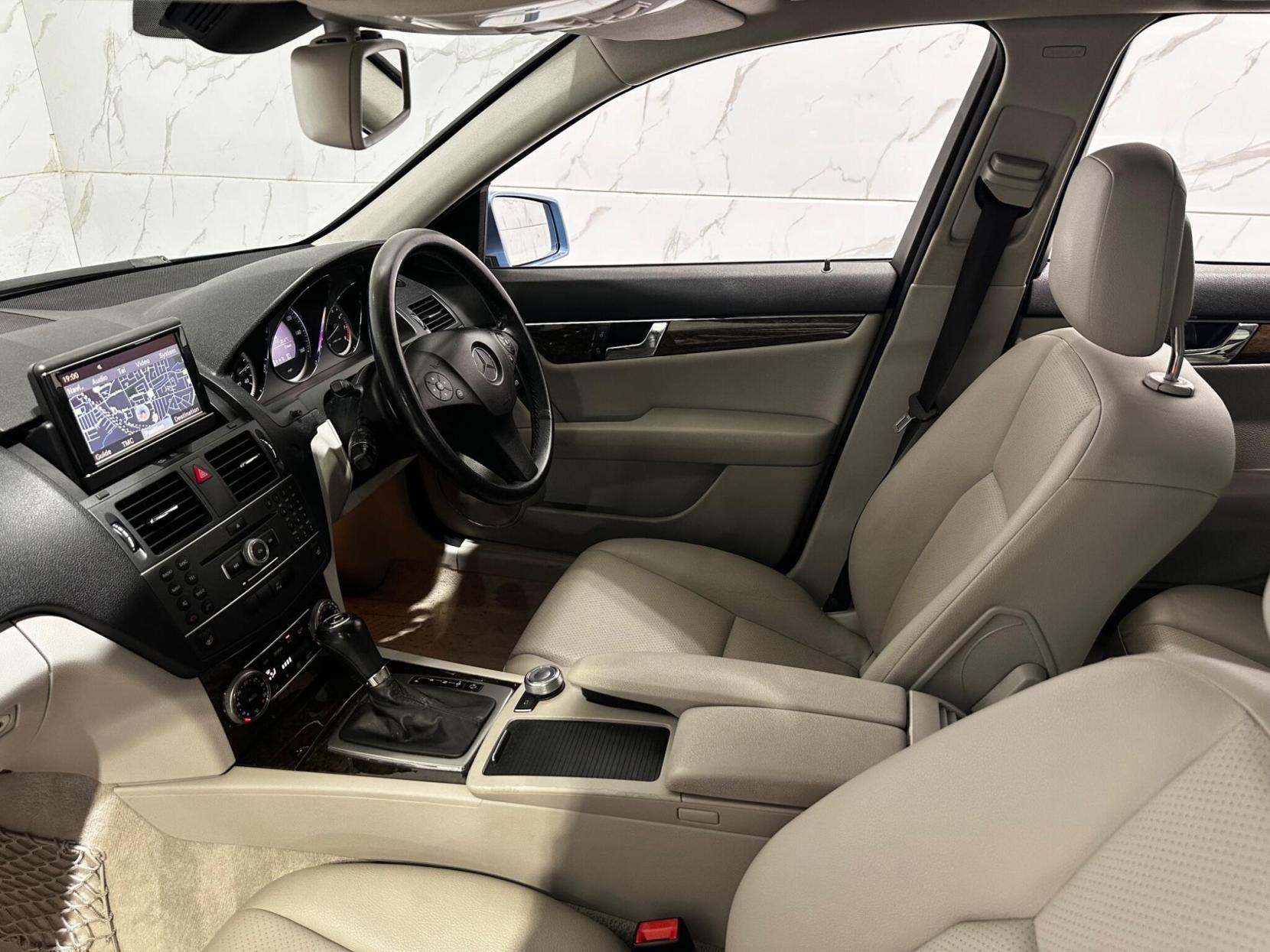 Mercedes-Benz C Class 3.5 C350 V6 Elegance G-Tronic Euro 5 5dr