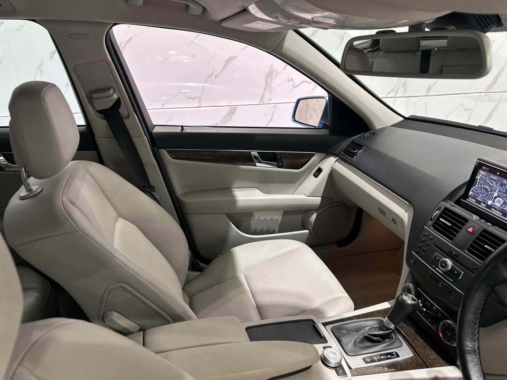 Mercedes-Benz C Class 3.5 C350 V6 Elegance G-Tronic Euro 5 5dr
