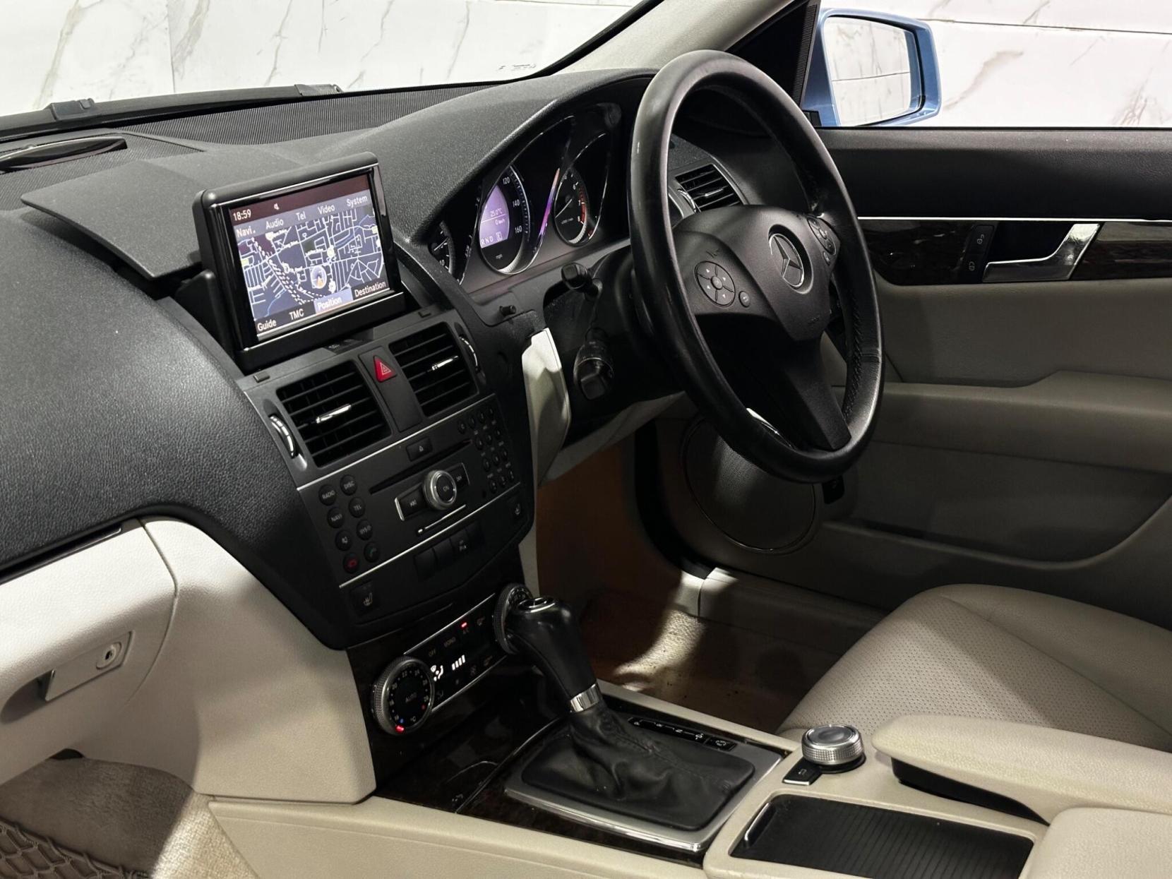 Mercedes-Benz C Class 3.5 C350 V6 Elegance G-Tronic Euro 5 5dr