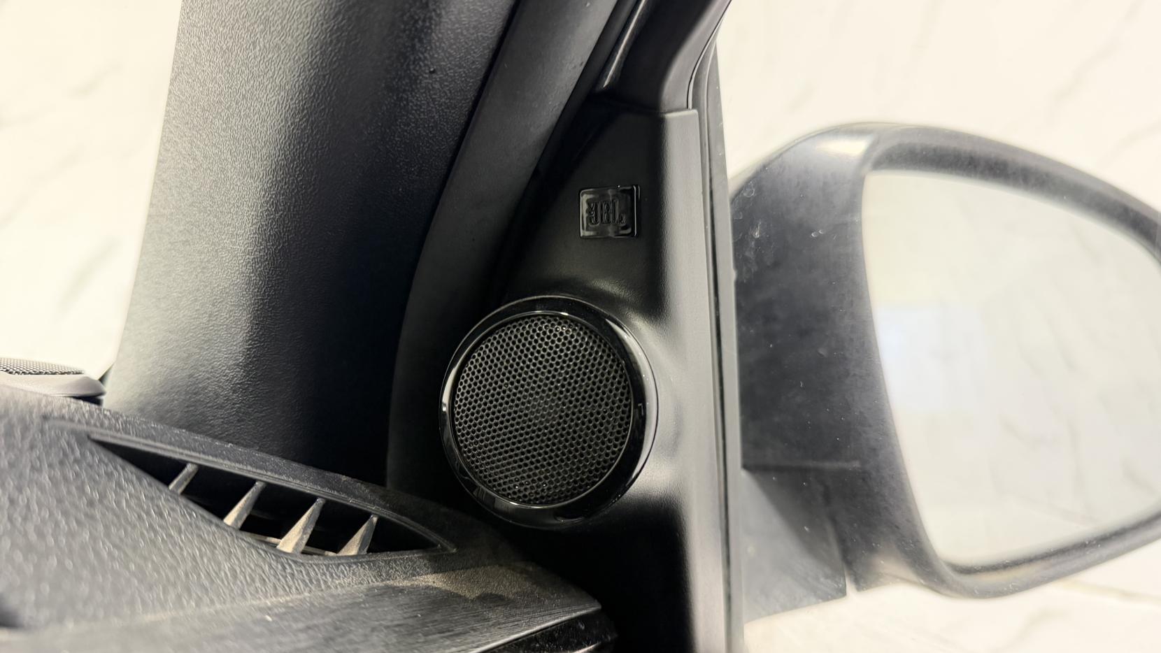 Toyota Hilux 2.8 D-4D Invincible X Pickup Double Cab 4dr Diesel Auto 4WD Euro 6 (s/s) (204 ps)