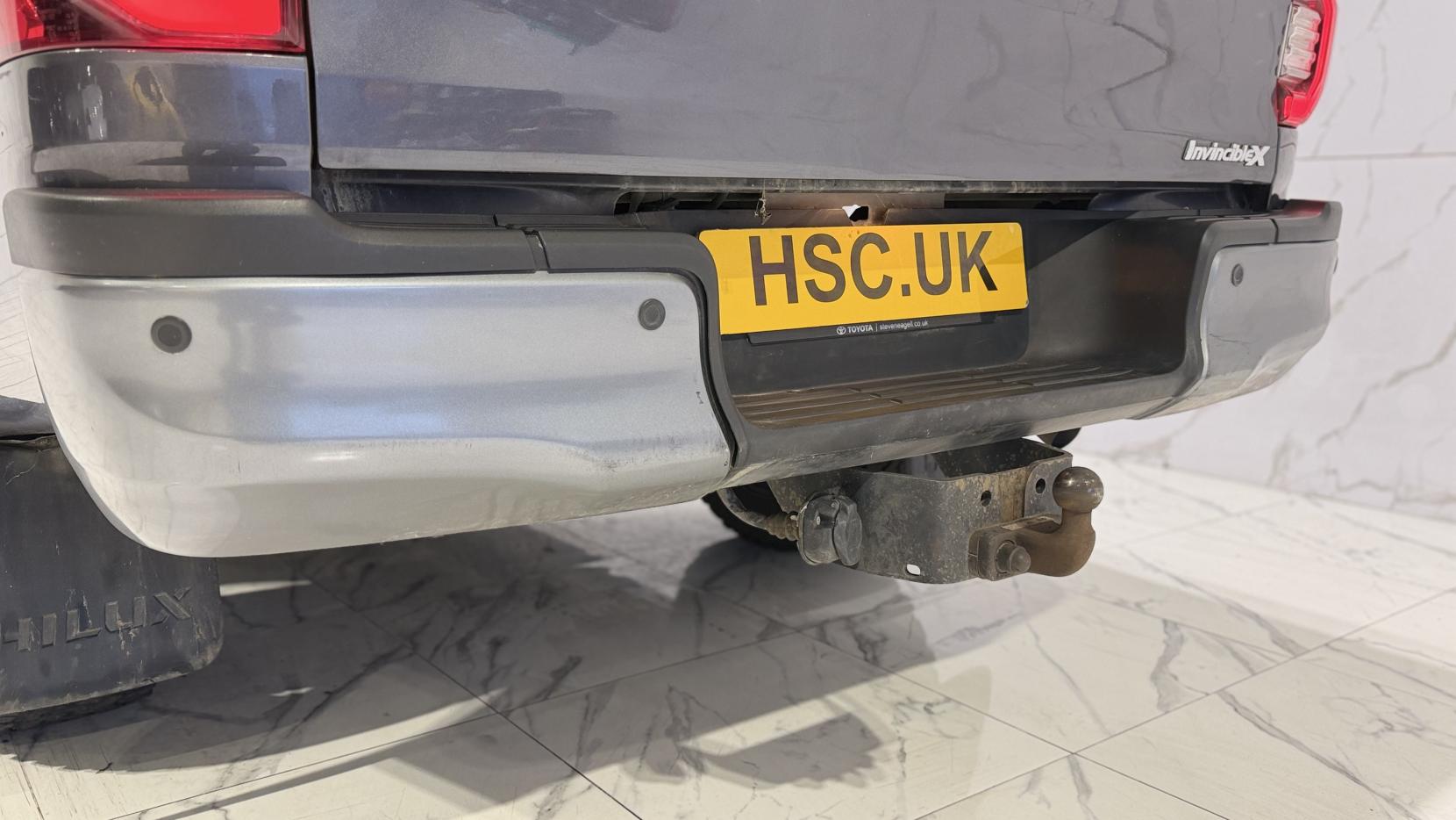 Toyota Hilux 2.8 D-4D Invincible X Pickup Double Cab 4dr Diesel Auto 4WD Euro 6 (s/s) (204 ps)