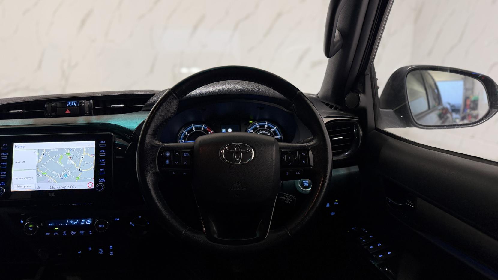 Toyota Hilux 2.8 D-4D Invincible X Pickup Double Cab 4dr Diesel Auto 4WD Euro 6 (s/s) (204 ps)