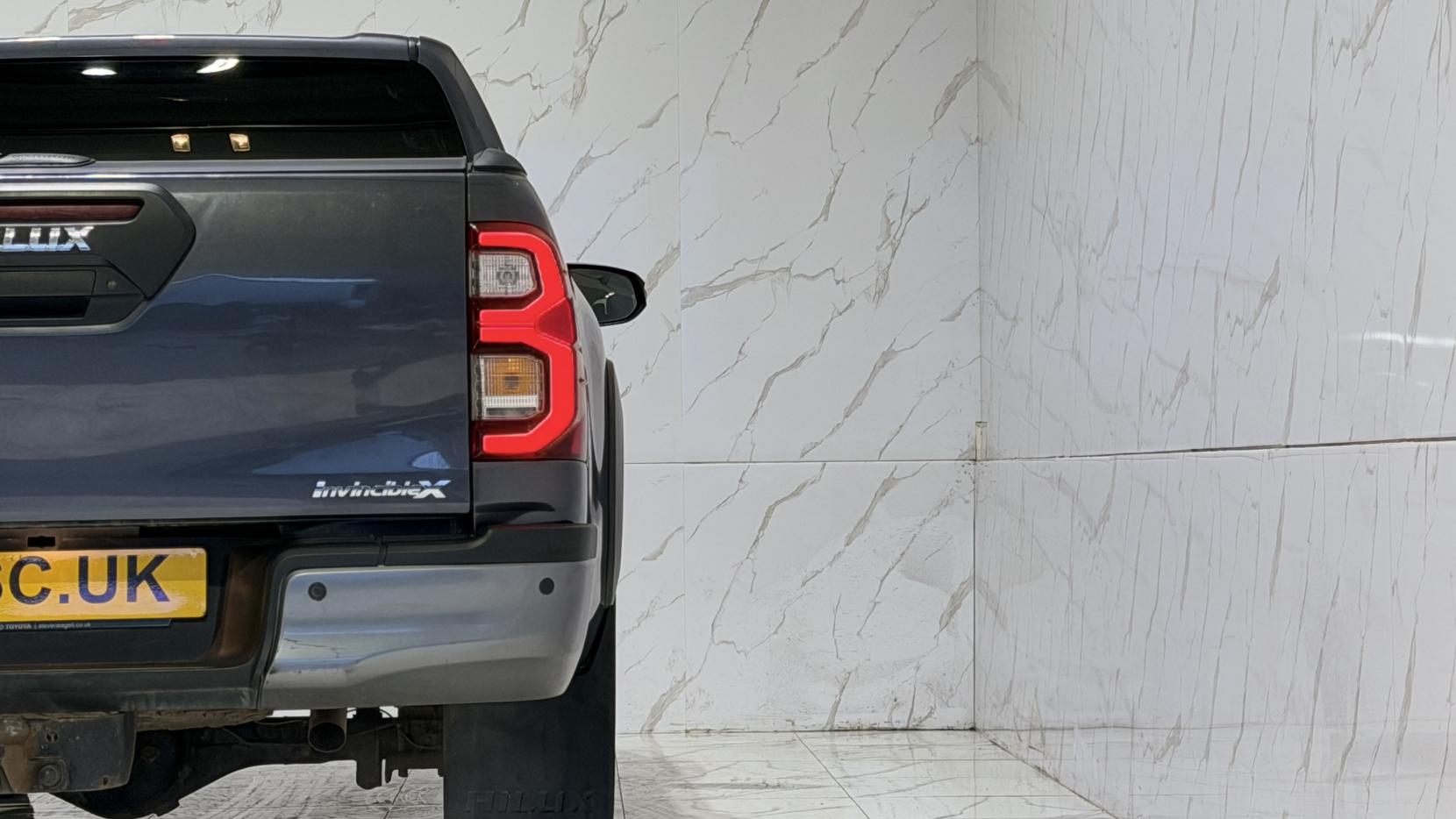 Toyota Hilux 2.8 D-4D Invincible X Pickup Double Cab 4dr Diesel Auto 4WD Euro 6 (s/s) (204 ps)