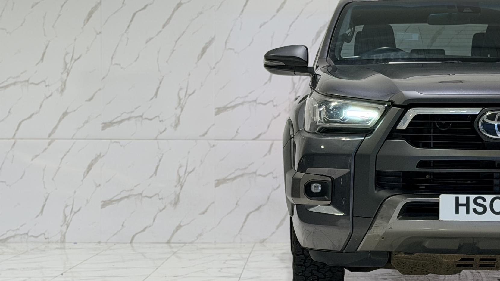 Toyota Hilux 2.8 D-4D Invincible X Pickup Double Cab 4dr Diesel Auto 4WD Euro 6 (s/s) (204 ps)