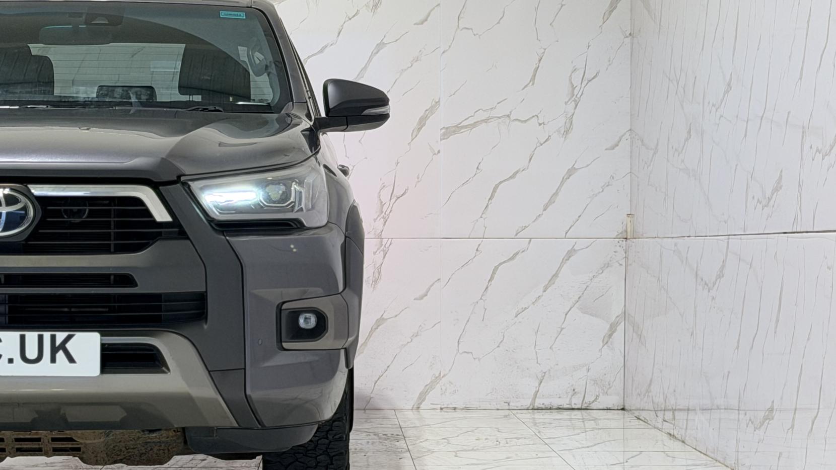 Toyota Hilux 2.8 D-4D Invincible X Pickup Double Cab 4dr Diesel Auto 4WD Euro 6 (s/s) (204 ps)