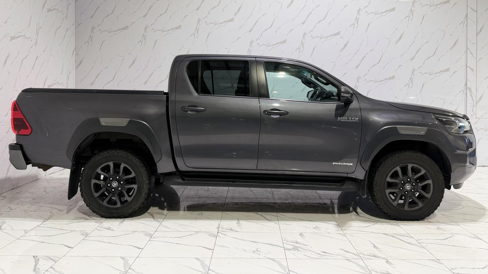 Toyota Hilux 2.8 D-4D Invincible X Pickup Double Cab 4dr Diesel Auto 4WD Euro 6 (s/s) (204 ps)
