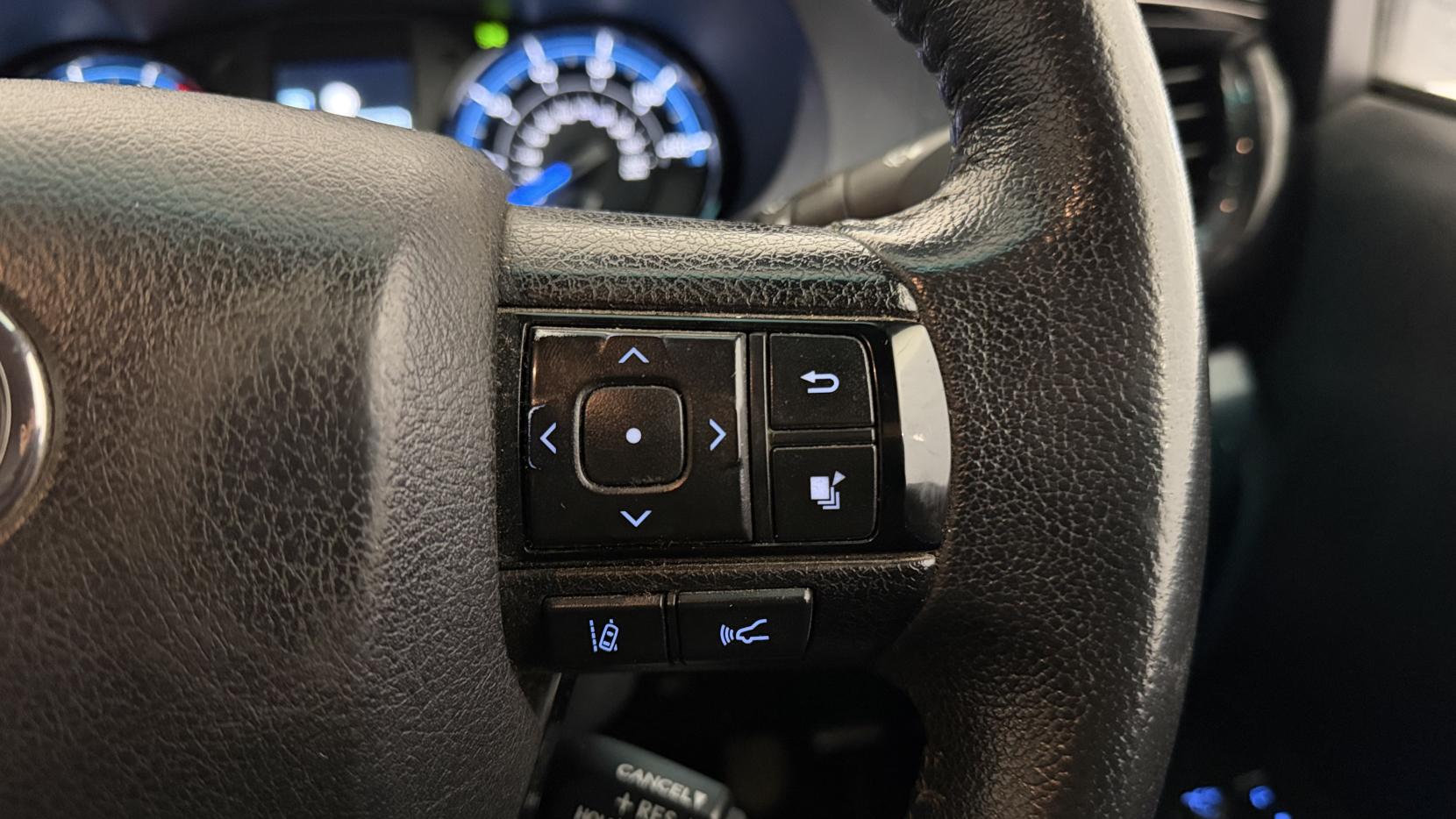 Toyota Hilux 2.8 D-4D Invincible X Pickup Double Cab 4dr Diesel Auto 4WD Euro 6 (s/s) (204 ps)