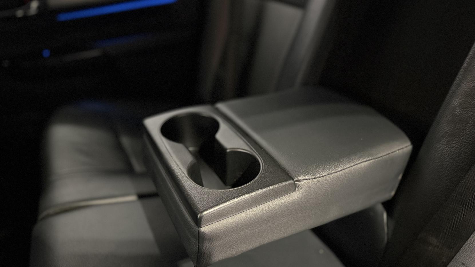 Toyota Hilux 2.8 D-4D Invincible X Pickup Double Cab 4dr Diesel Auto 4WD Euro 6 (s/s) (204 ps)