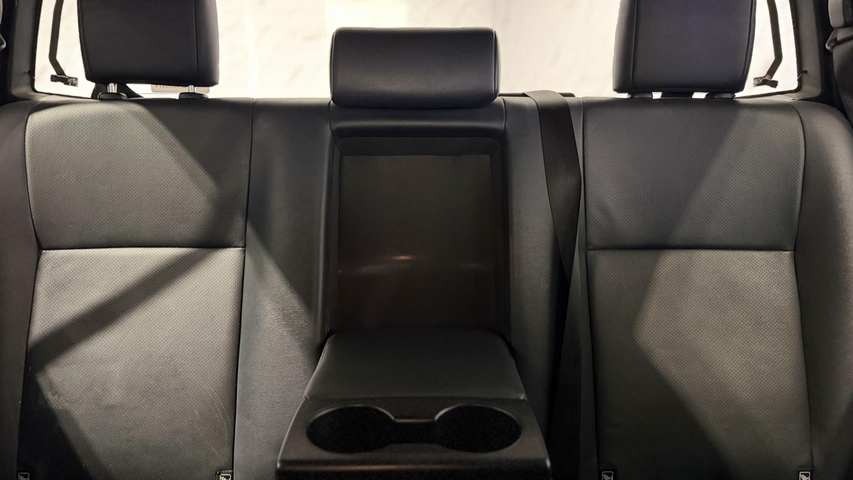 Toyota Hilux 2.8 D-4D Invincible X Pickup Double Cab 4dr Diesel Auto 4WD Euro 6 (s/s) (204 ps)