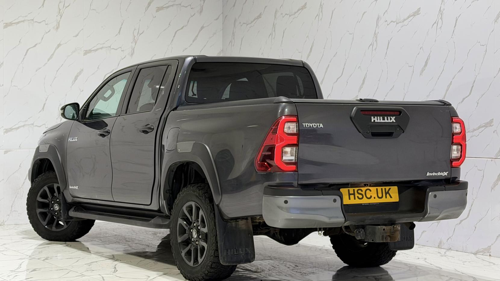 Toyota Hilux 2.8 D-4D Invincible X Pickup Double Cab 4dr Diesel Auto 4WD Euro 6 (s/s) (204 ps)