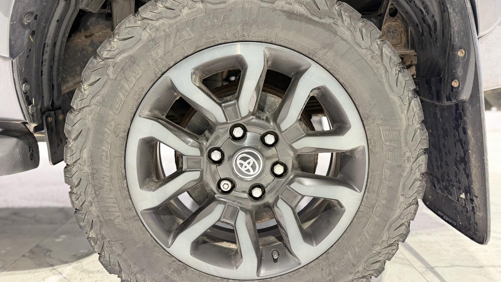 Toyota Hilux 2.8 D-4D Invincible X Pickup Double Cab 4dr Diesel Auto 4WD Euro 6 (s/s) (204 ps)