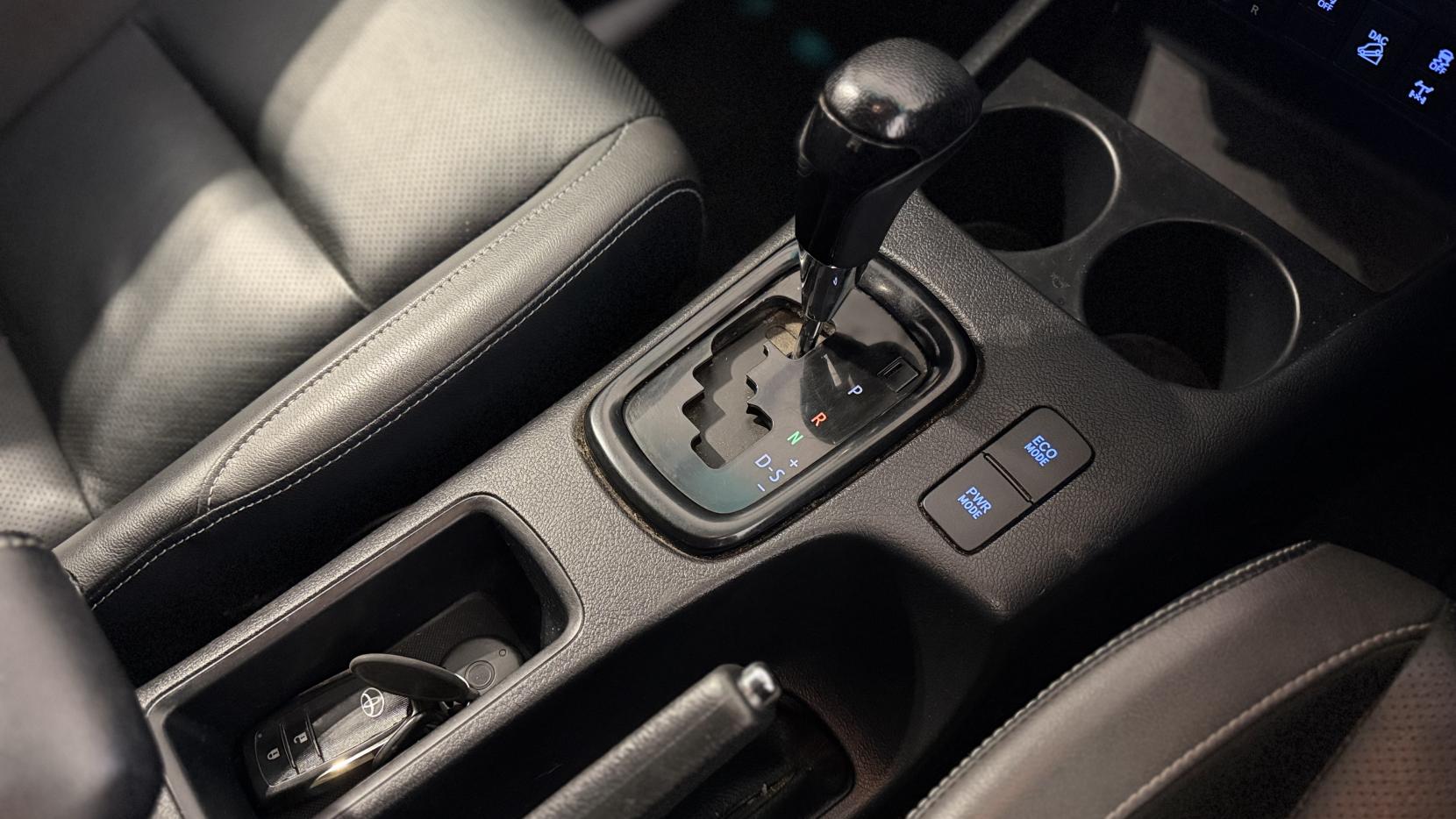 Toyota Hilux 2.8 D-4D Invincible X Pickup Double Cab 4dr Diesel Auto 4WD Euro 6 (s/s) (204 ps)