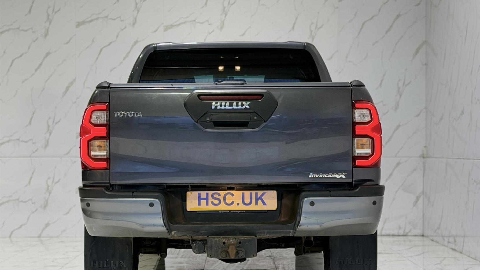 Toyota Hilux 2.8 D-4D Invincible X Pickup Double Cab 4dr Diesel Auto 4WD Euro 6 (s/s) (204 ps)