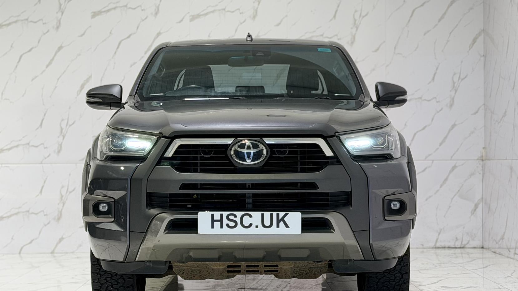 Toyota Hilux 2.8 D-4D Invincible X Pickup Double Cab 4dr Diesel Auto 4WD Euro 6 (s/s) (204 ps)