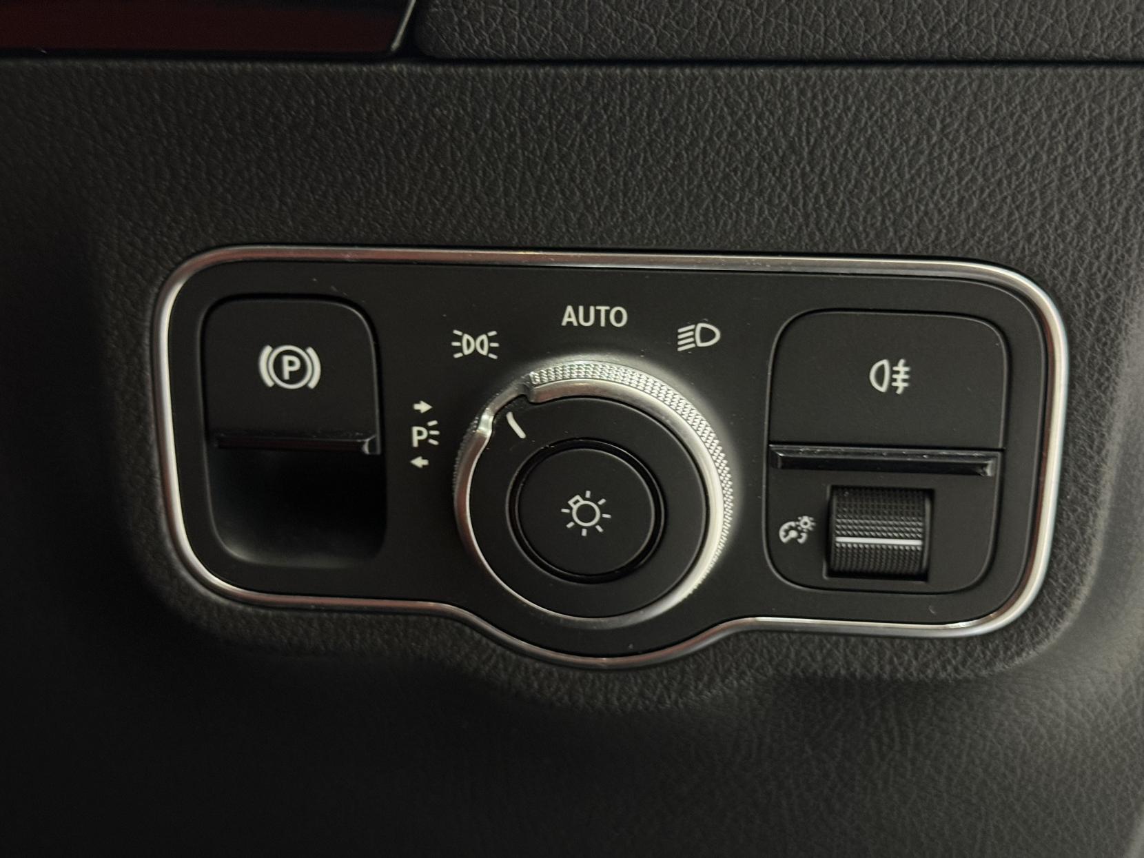 Mercedes-Benz GLA 1.3 GLA250e 15.6kWh Exclusive Edition (Premium Plus) SUV 5dr Petrol Plug-in Hybrid 8G-DCT Euro 6 (s/s) (218 ps)