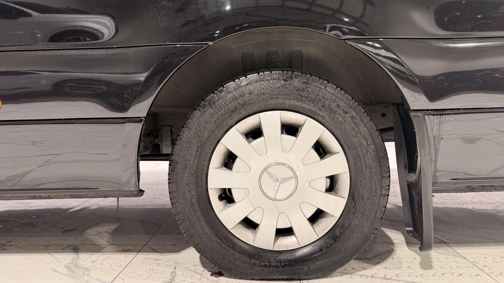 Mercedes-Benz Sprinter 2.0 319 CDI HD Premium Panel Van 5dr Diesel G-Tronic RWD L4 H3 Euro 6 (s/s) (190 ps)