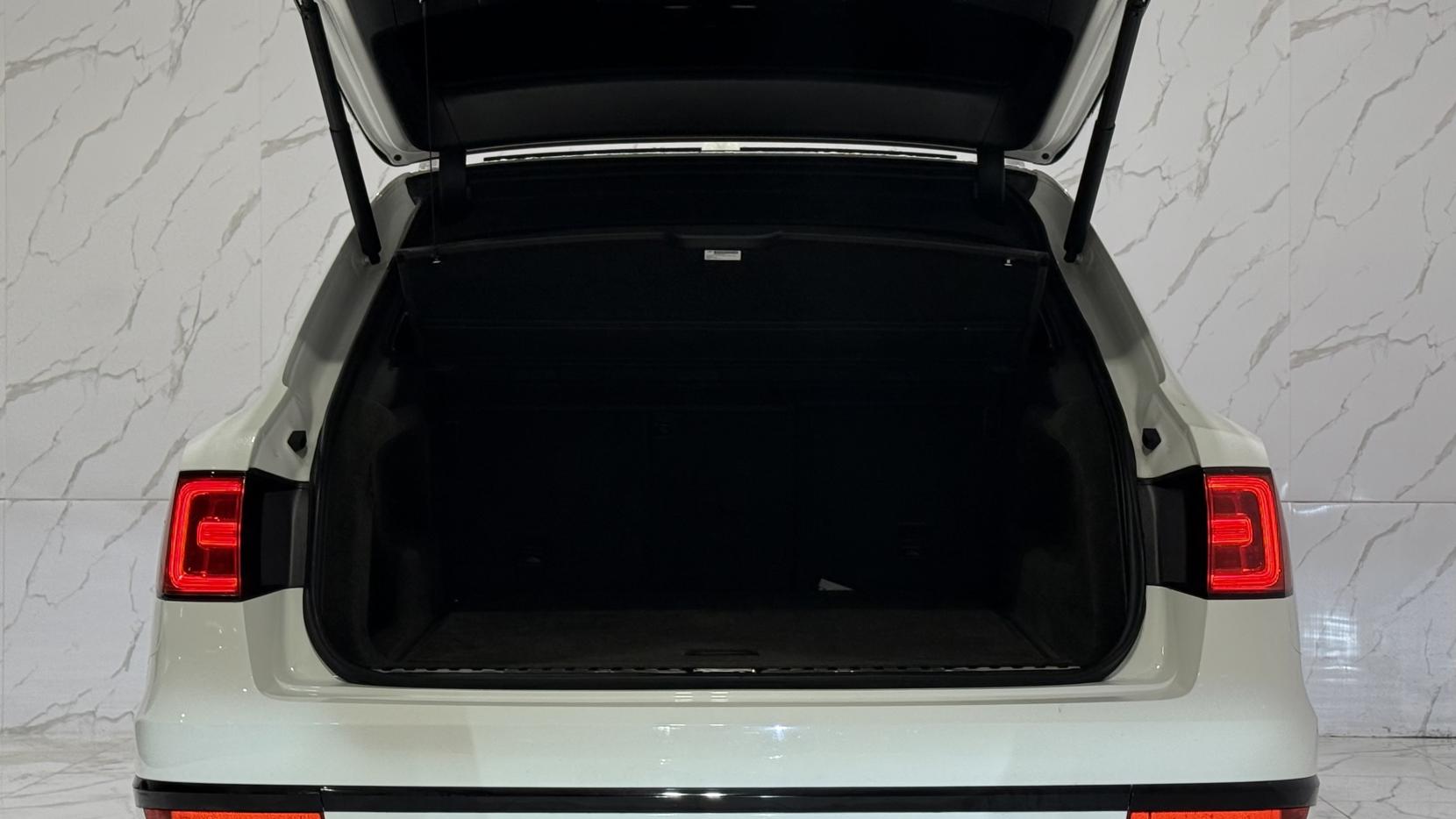 Bentley Bentayga 4.0 V8 SUV 5dr Petrol Auto 4WD Euro 6 (s/s) (550 ps)