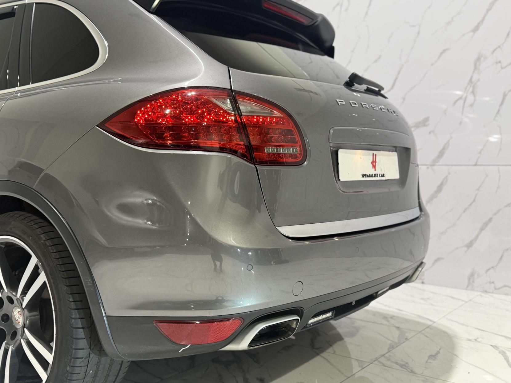 Porsche Cayenne 3.0 TD V6 SUV 5dr Diesel Tiptronic 4WD Euro 5 (s/s) (240 ps)