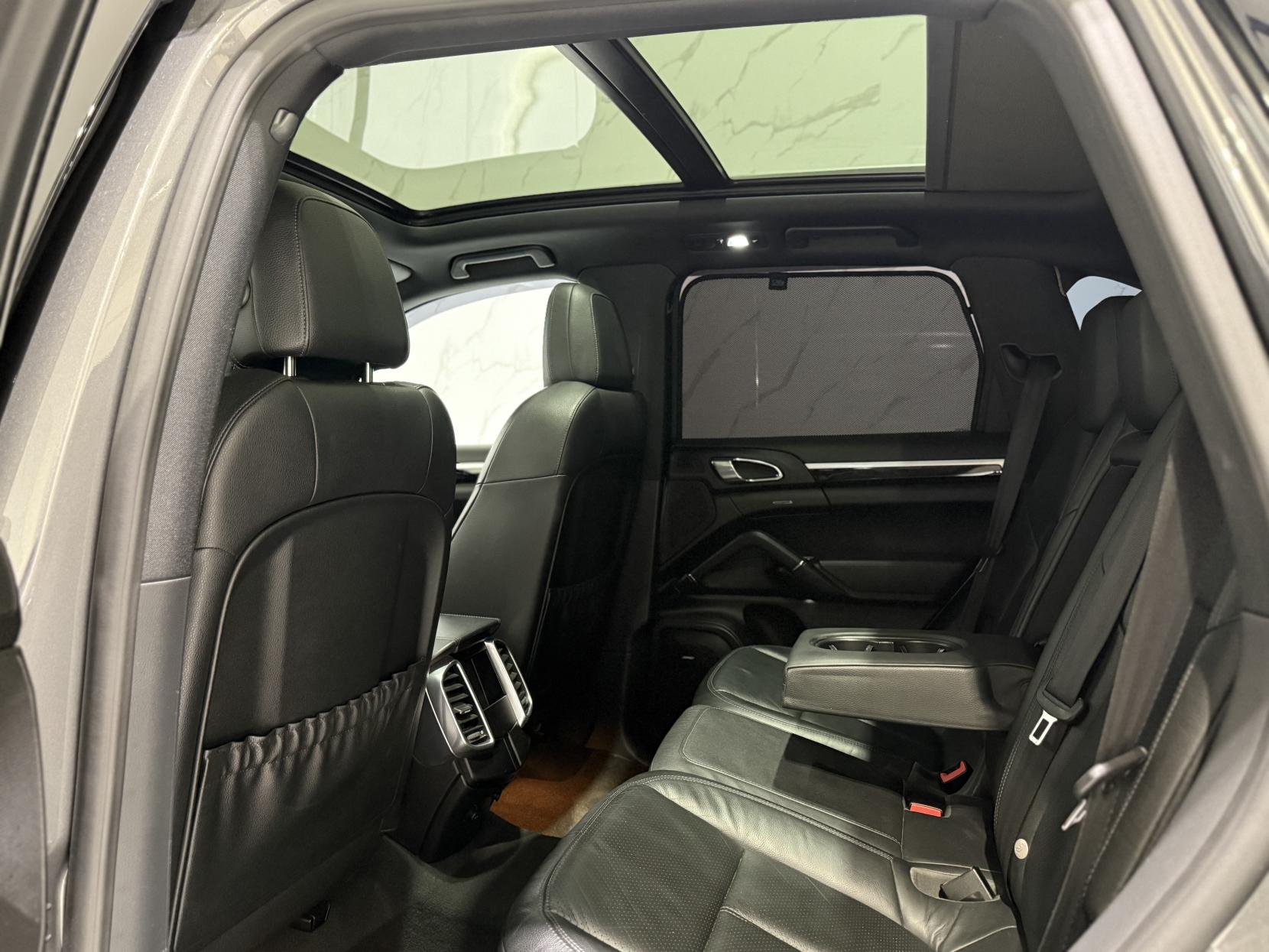 Porsche Cayenne 3.0 TD V6 SUV 5dr Diesel Tiptronic 4WD Euro 5 (s/s) (240 ps)