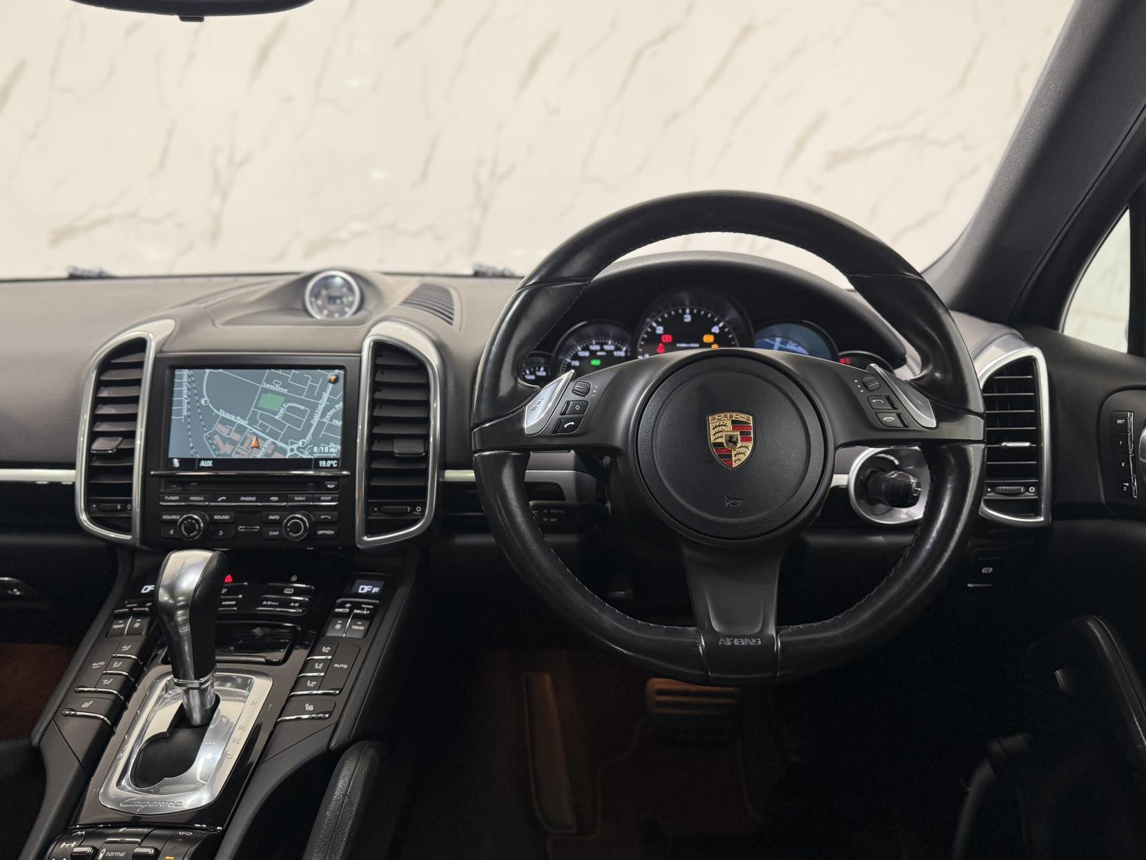 Porsche Cayenne 3.0 TD V6 SUV 5dr Diesel Tiptronic 4WD Euro 5 (s/s) (240 ps)