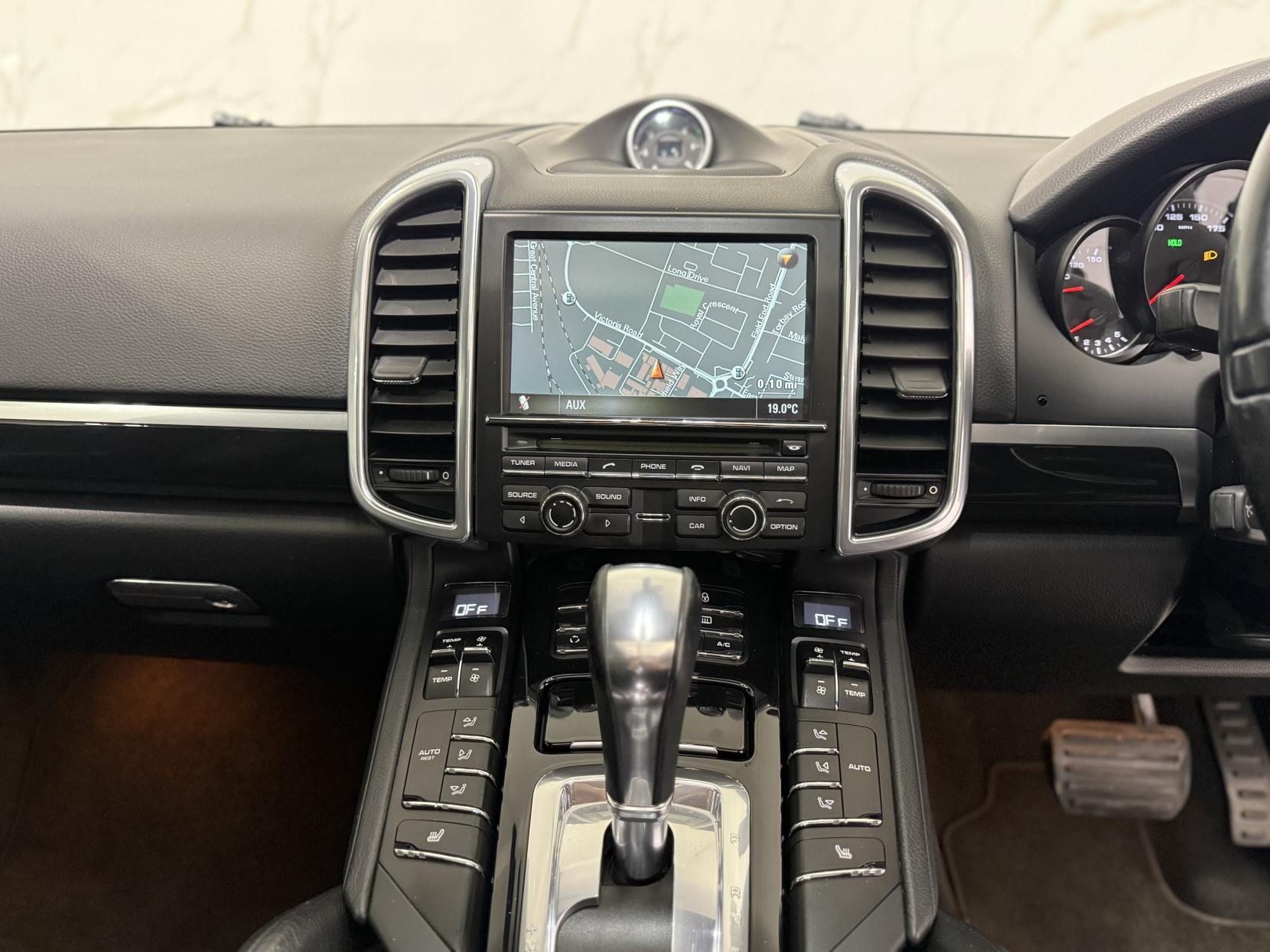 Porsche Cayenne 3.0 TD V6 SUV 5dr Diesel Tiptronic 4WD Euro 5 (s/s) (240 ps)