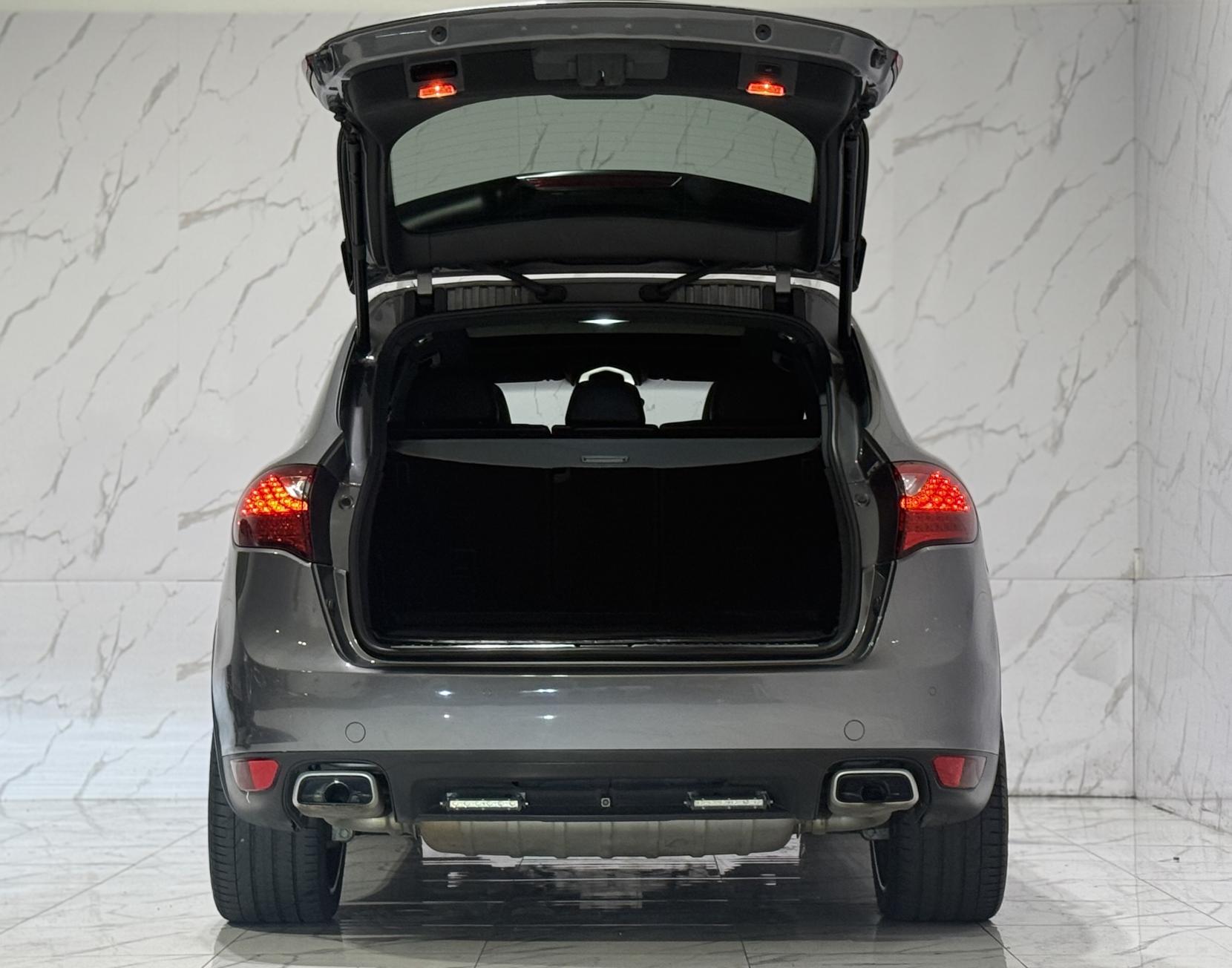 Porsche Cayenne 3.0 TD V6 SUV 5dr Diesel Tiptronic 4WD Euro 5 (s/s) (240 ps)