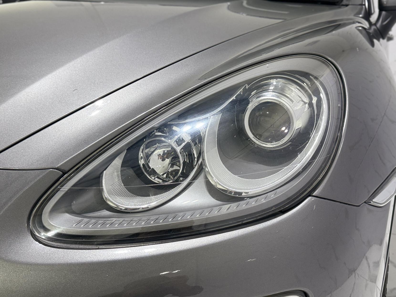 Porsche Cayenne 3.0 TD V6 SUV 5dr Diesel Tiptronic 4WD Euro 5 (s/s) (240 ps)