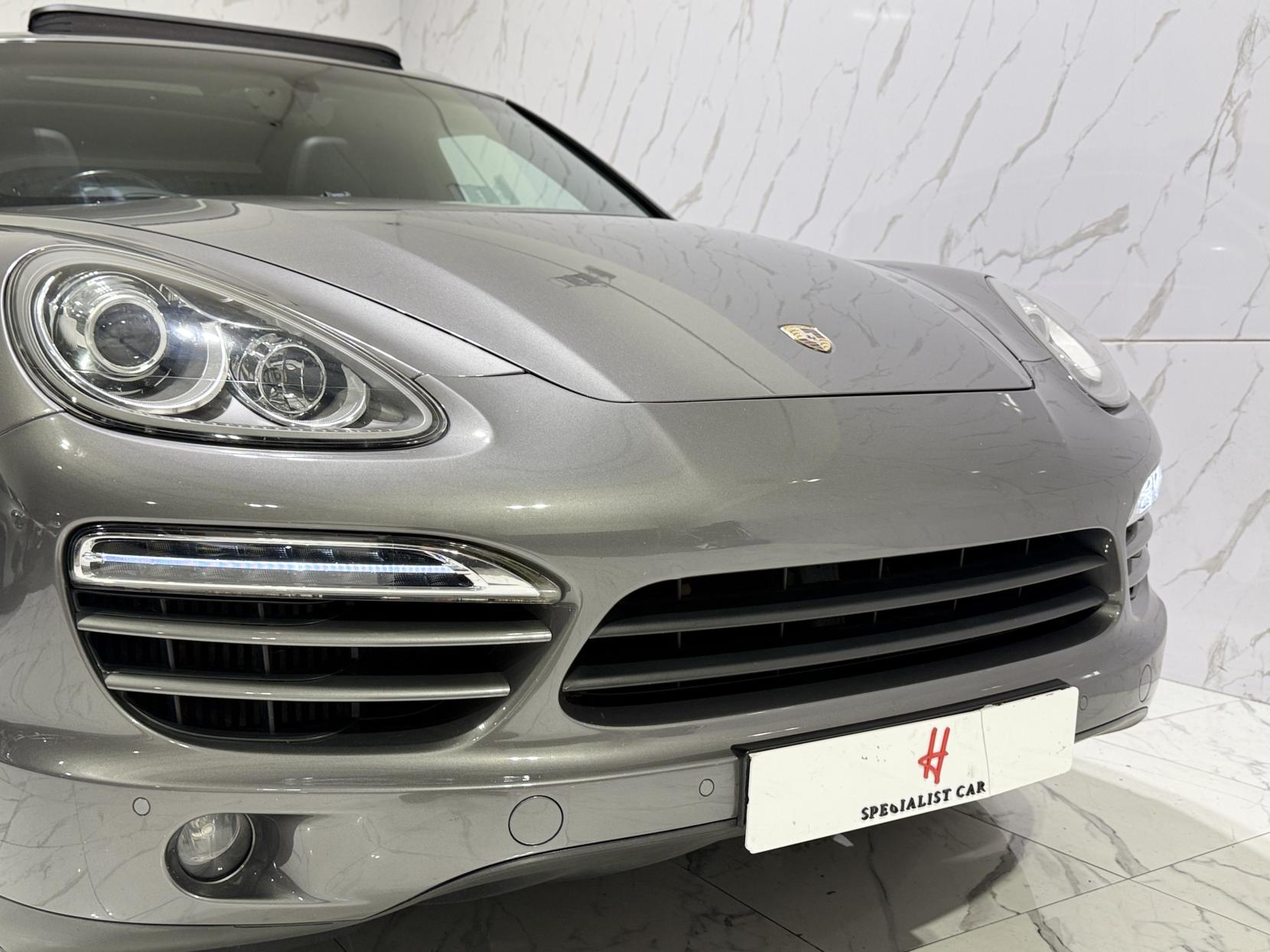 Porsche Cayenne 3.0 TD V6 SUV 5dr Diesel Tiptronic 4WD Euro 5 (s/s) (240 ps)