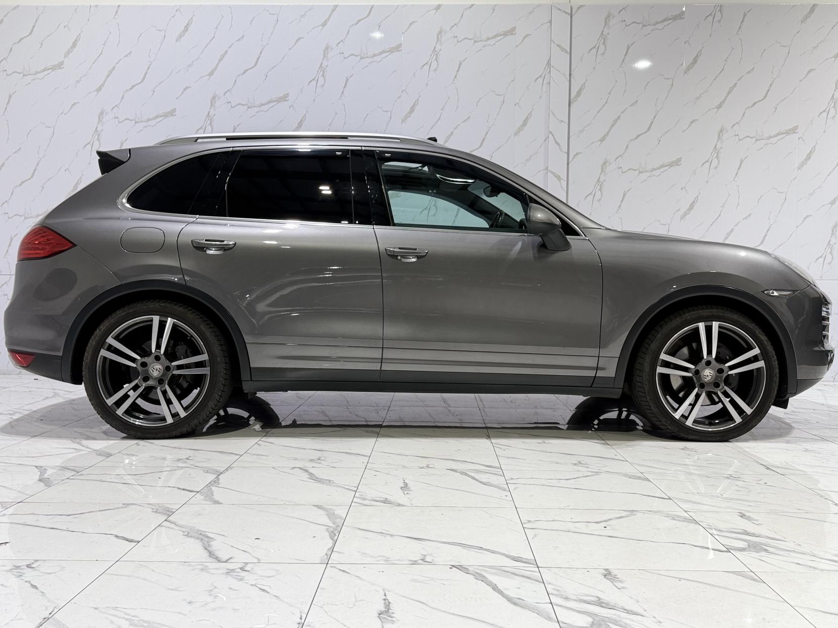 Porsche Cayenne 3.0 TD V6 SUV 5dr Diesel Tiptronic 4WD Euro 5 (s/s) (240 ps)