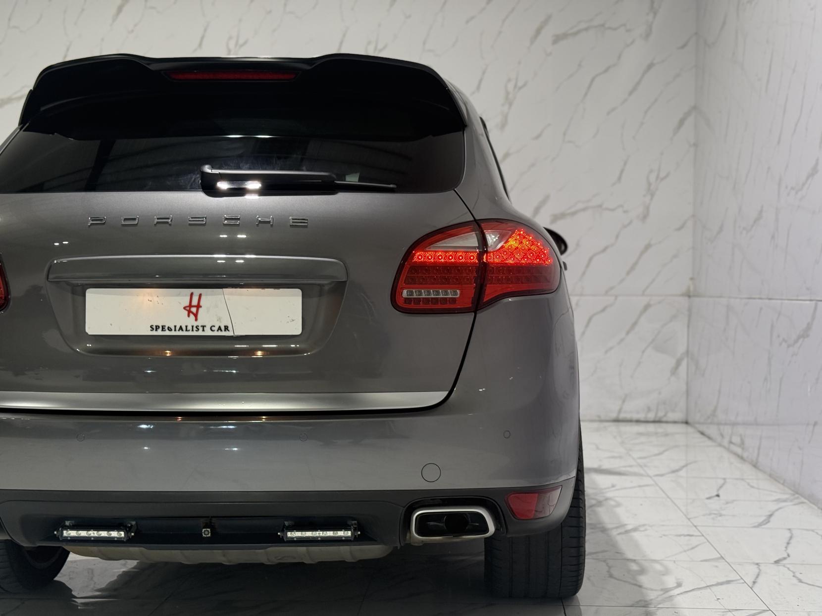 Porsche Cayenne 3.0 TD V6 SUV 5dr Diesel Tiptronic 4WD Euro 5 (s/s) (240 ps)