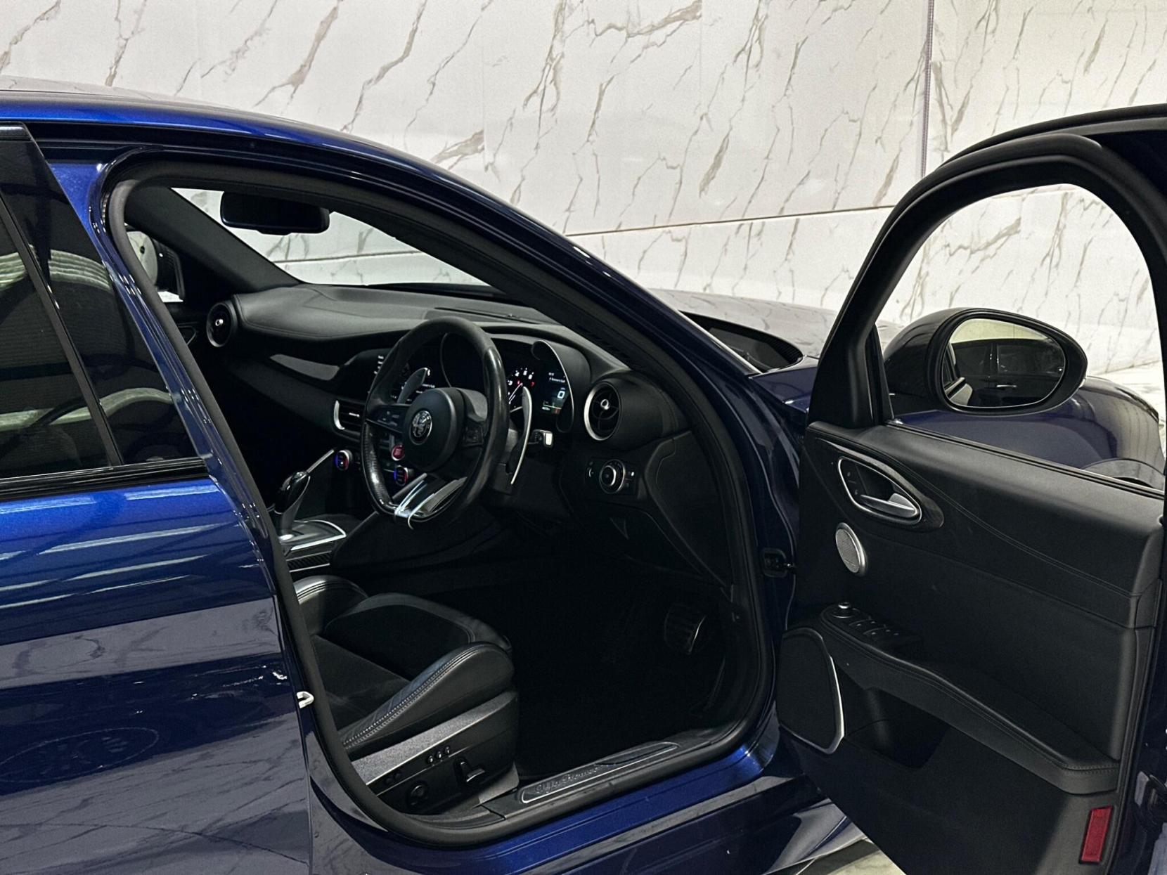 Alfa Romeo Giulia 2.9 V6 Bi-Turbo Quadrifoglio Auto Euro 6 (s/s) 4dr