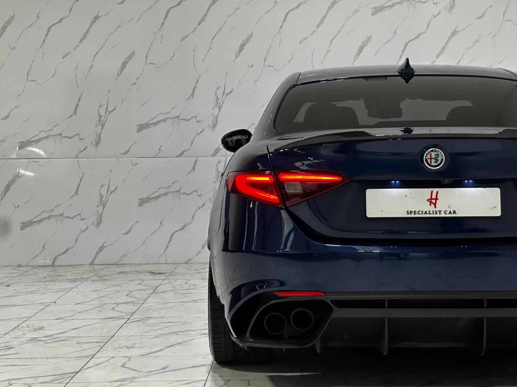 Alfa Romeo Giulia 2.9 V6 Bi-Turbo Quadrifoglio Auto Euro 6 (s/s) 4dr
