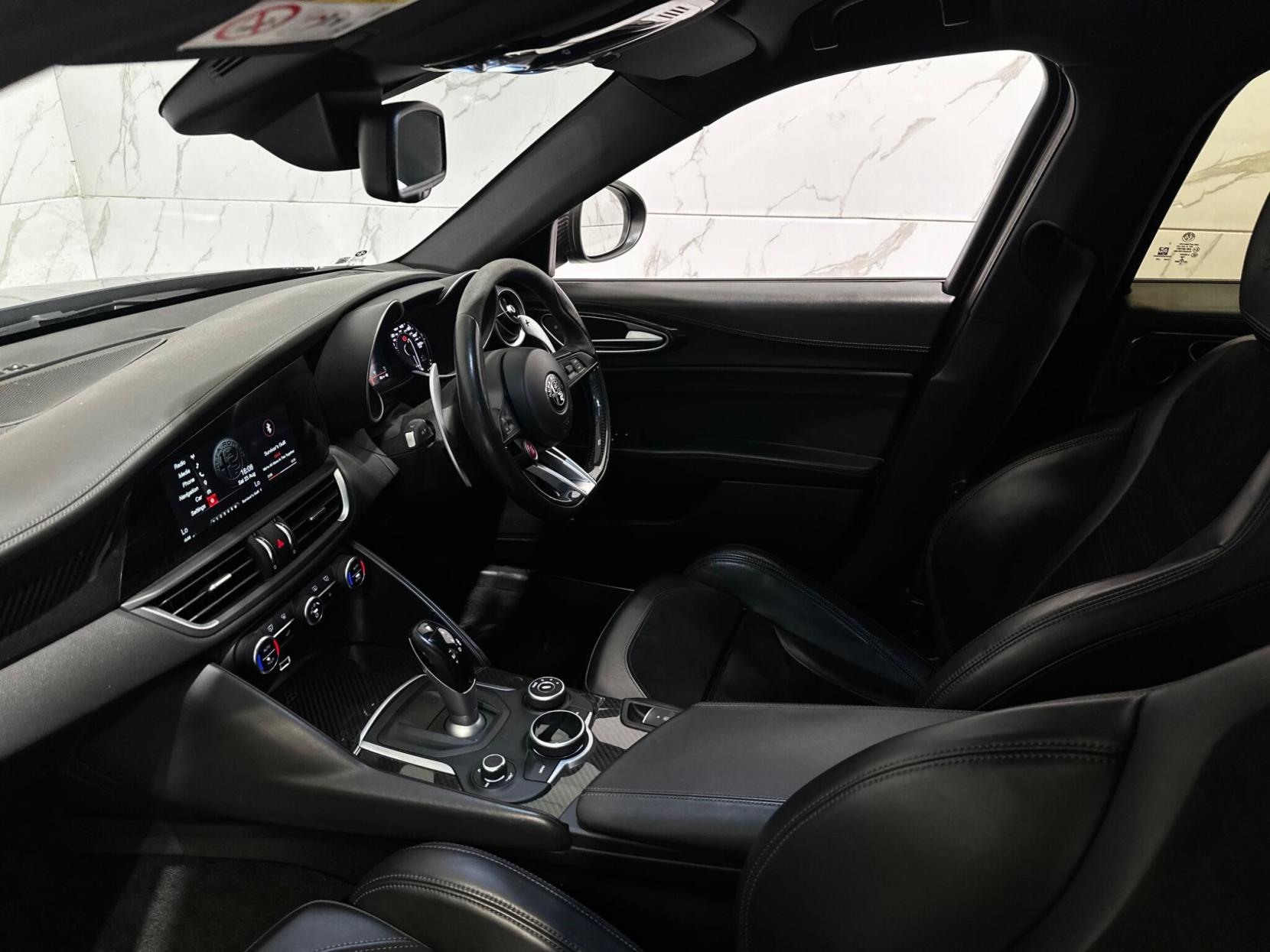 Alfa Romeo Giulia 2.9 V6 Bi-Turbo Quadrifoglio Auto Euro 6 (s/s) 4dr