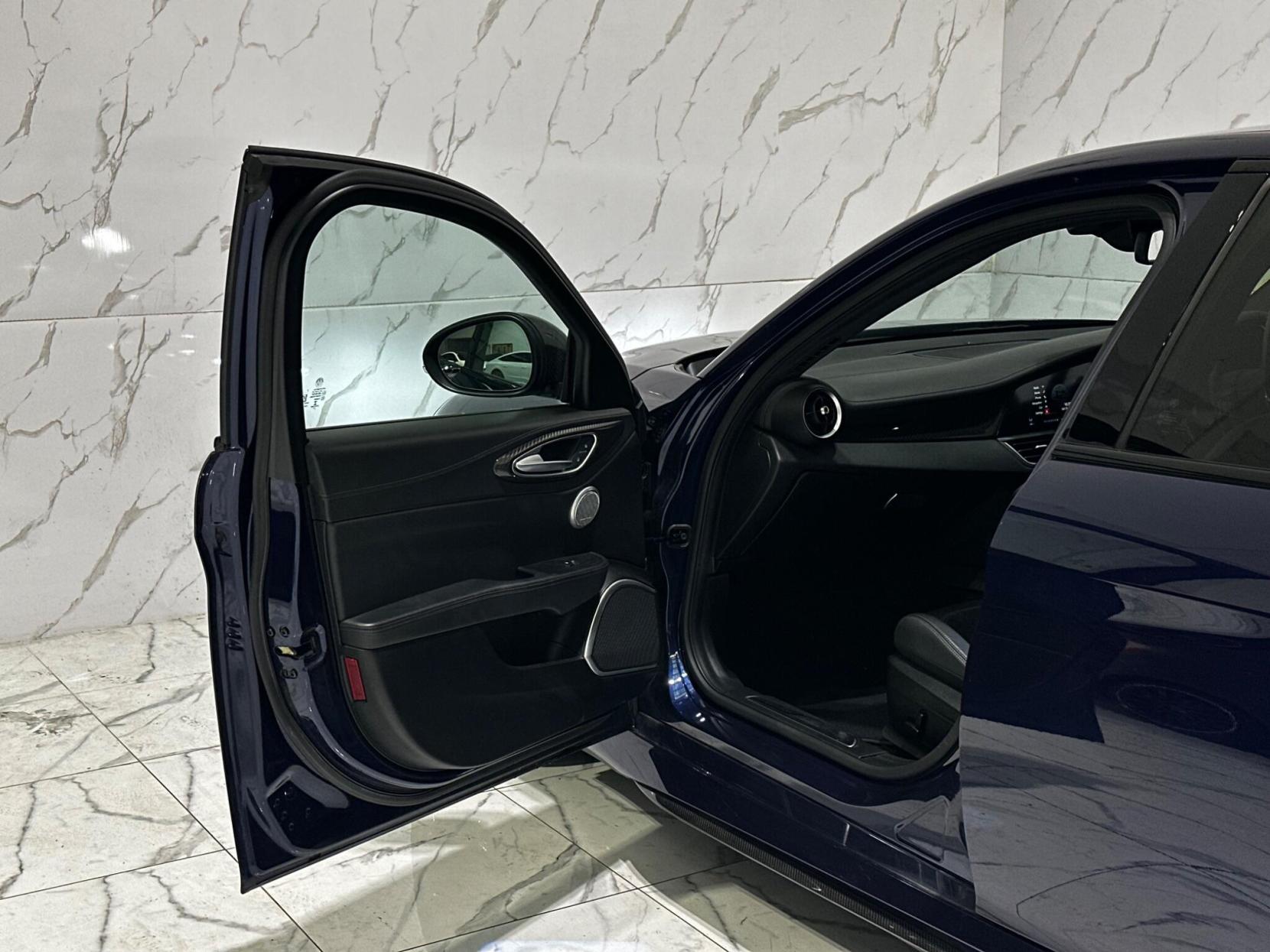 Alfa Romeo Giulia 2.9 V6 Bi-Turbo Quadrifoglio Auto Euro 6 (s/s) 4dr