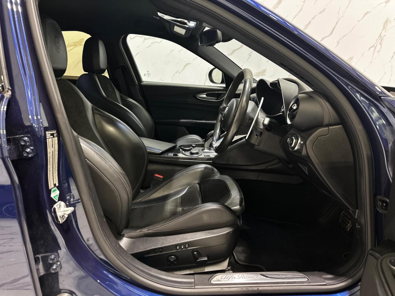 Alfa Romeo Giulia 2.9 V6 Bi-Turbo Quadrifoglio Auto Euro 6 (s/s) 4dr