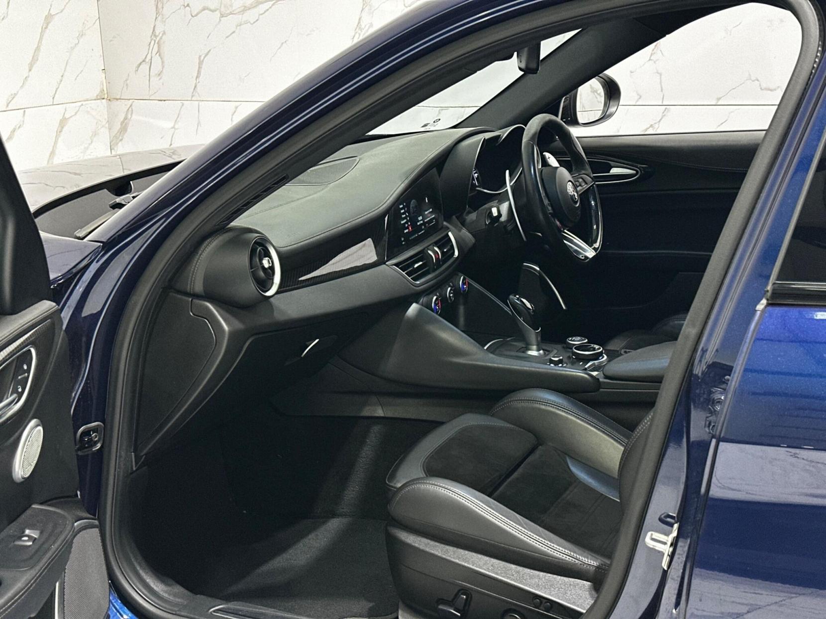 Alfa Romeo Giulia 2.9 V6 Bi-Turbo Quadrifoglio Auto Euro 6 (s/s) 4dr