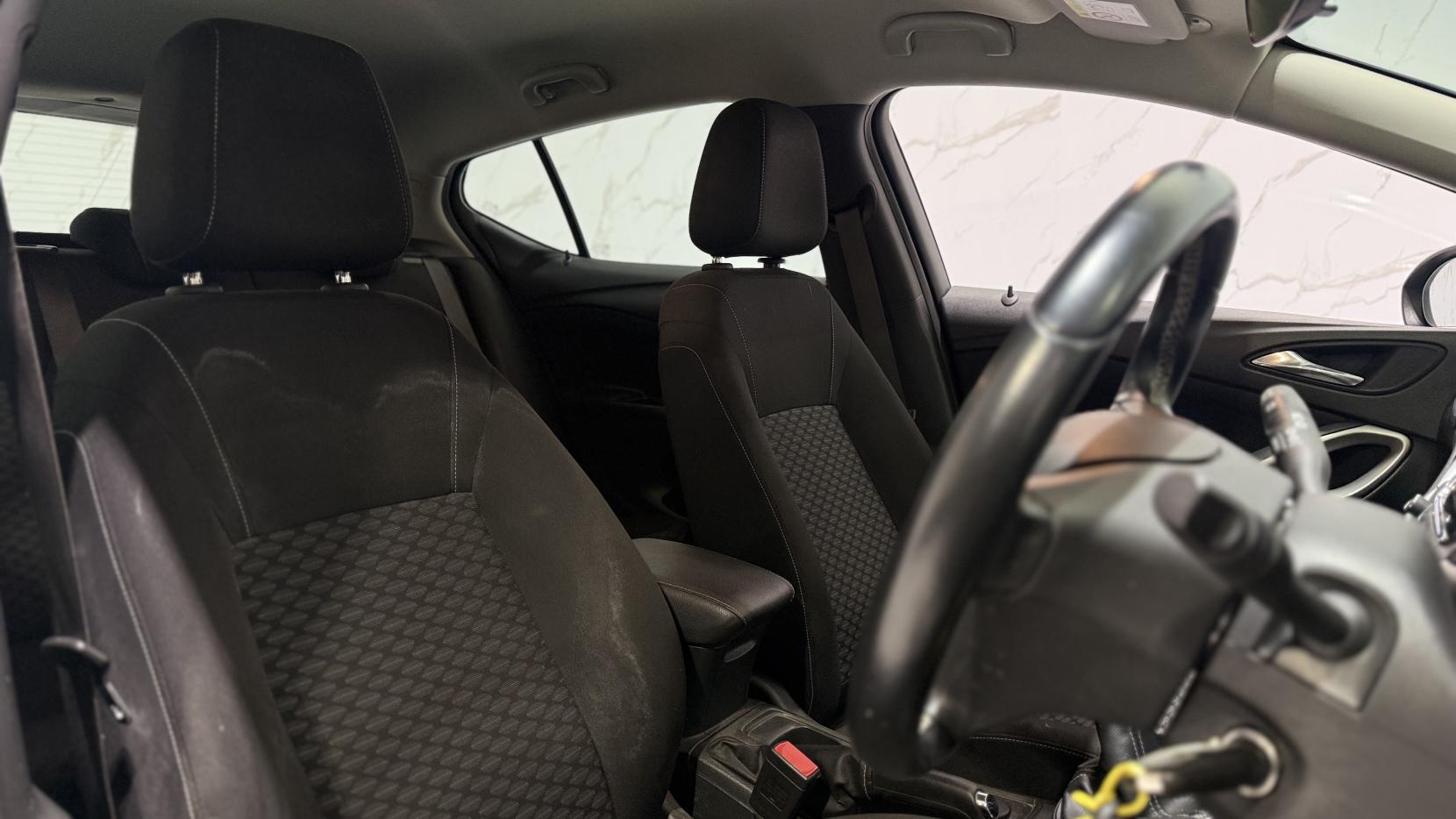 Vauxhall Astra 1.4i Turbo Tech Line Hatchback 5dr Petrol Manual Euro 6 (125 ps)