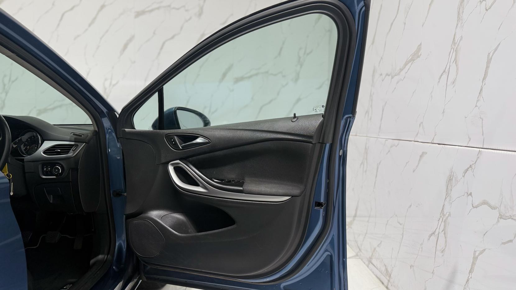 Vauxhall Astra 1.4i Turbo Tech Line Hatchback 5dr Petrol Manual Euro 6 (125 ps)