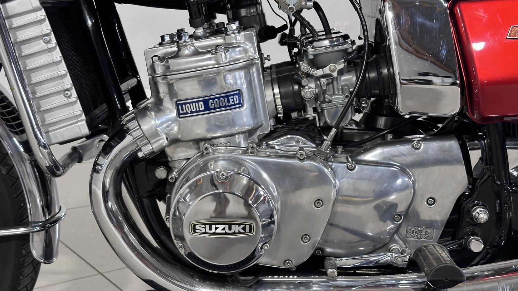 Suzuki GT 739 GT 750