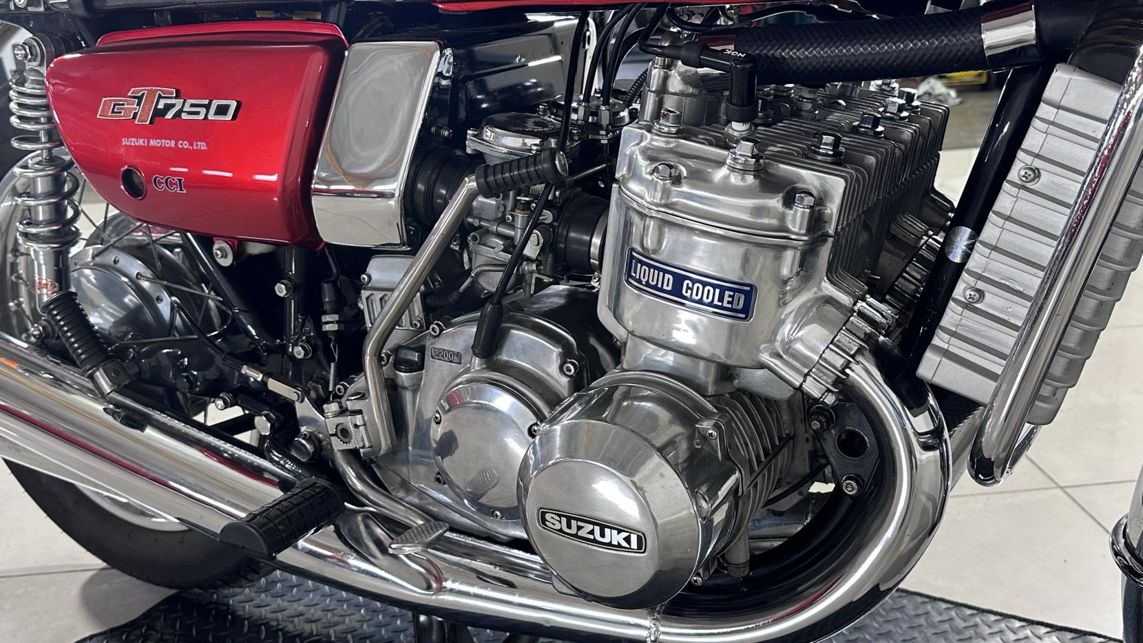 Suzuki GT 739 GT 750