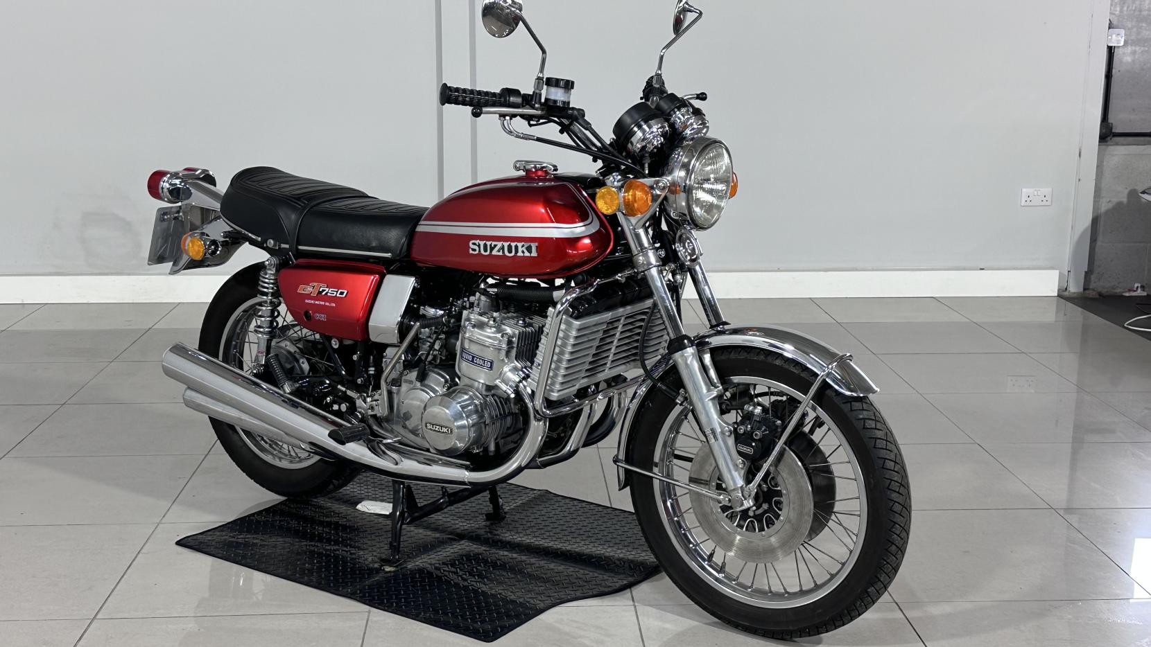 Suzuki GT 739 GT 750