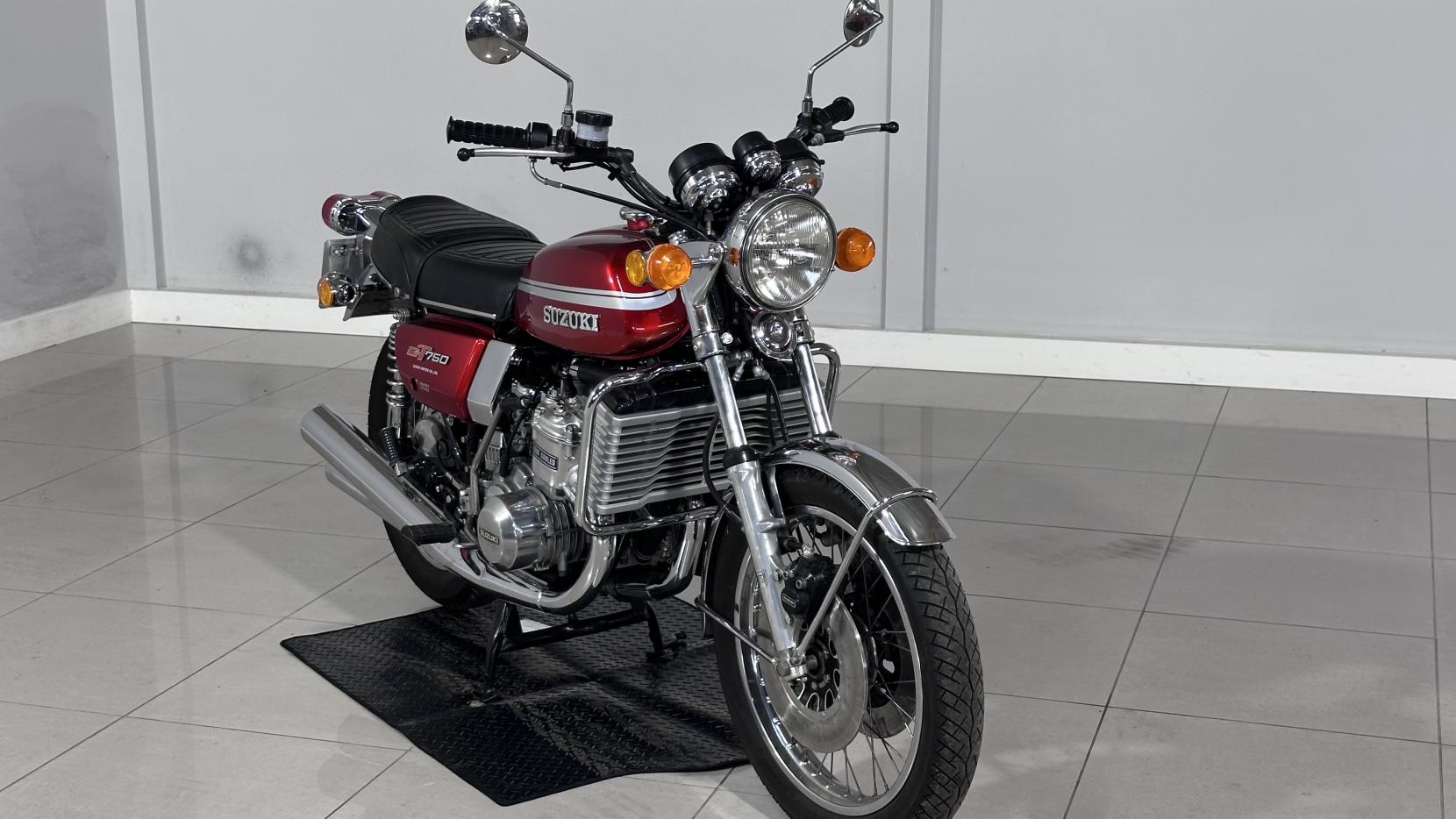 Suzuki GT 739 GT 750