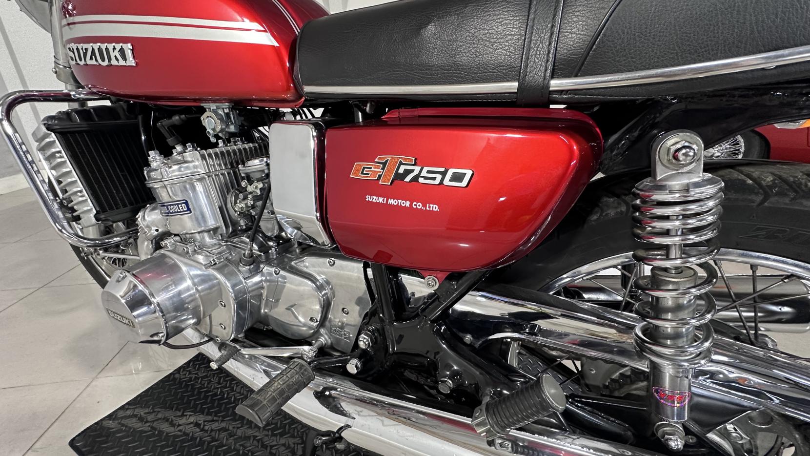 Suzuki GT 739 GT 750