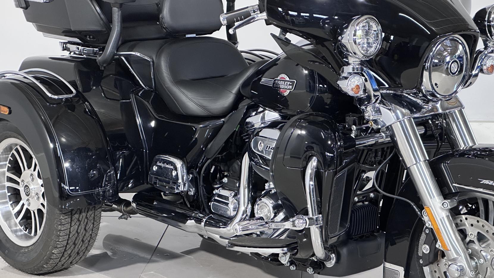 Harley-Davidson Trike 1868 FLHTCUTG Tri Glide Ultra Three Wheeler Petrol Manual Euro 5 (88 ps)